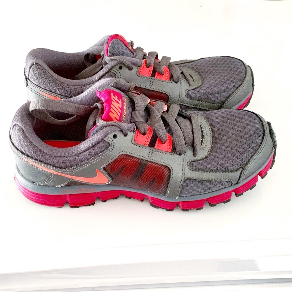 Nike sneakers size 6